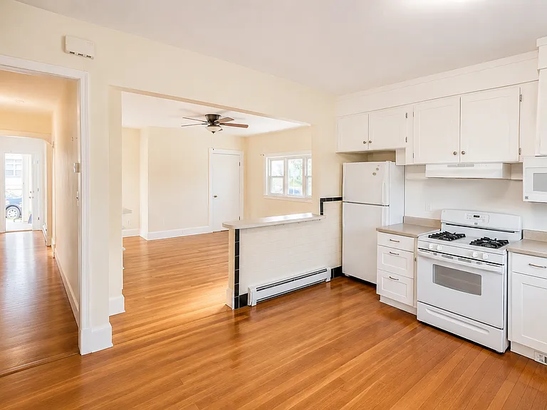 20 Main St #1 — Photo 2