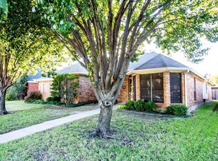 905 Creek Valley Rd, Mesquite, TX 75181