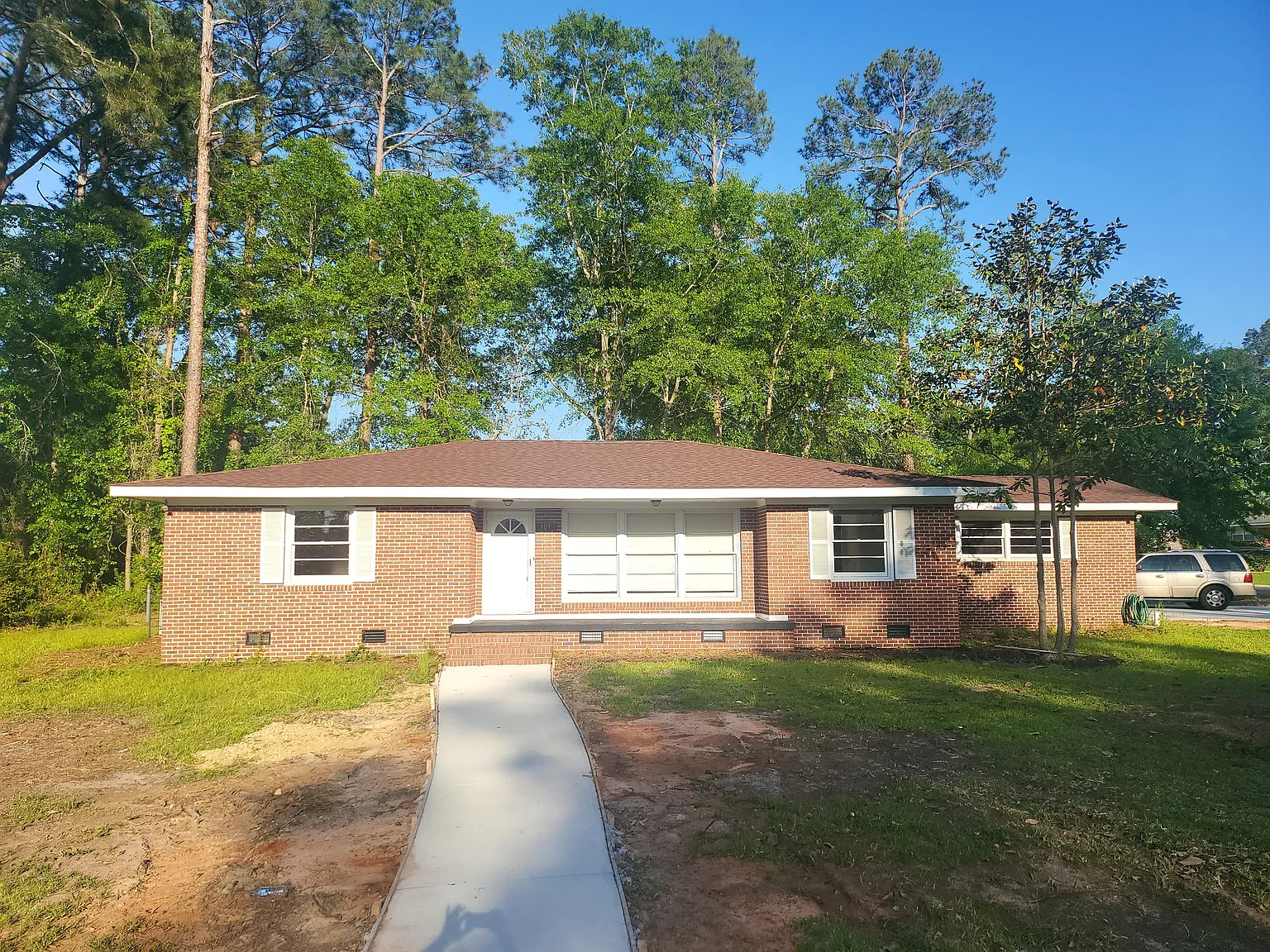 105 Pinecrest Dr - 1 — Photo 1