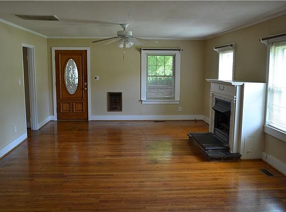 4th image of 358 Hillman St