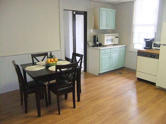 Spacious Kitchen 