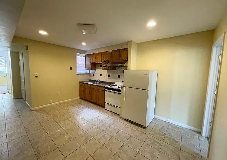 2 bed, 850 sqft, $1,375 — Photo 2
