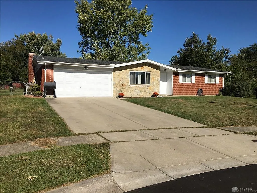 903 Davis Cir photo 1
