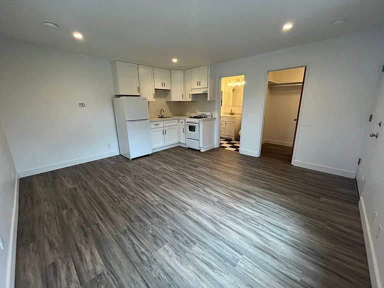 1236 Mackinnon Ave — Photo 3