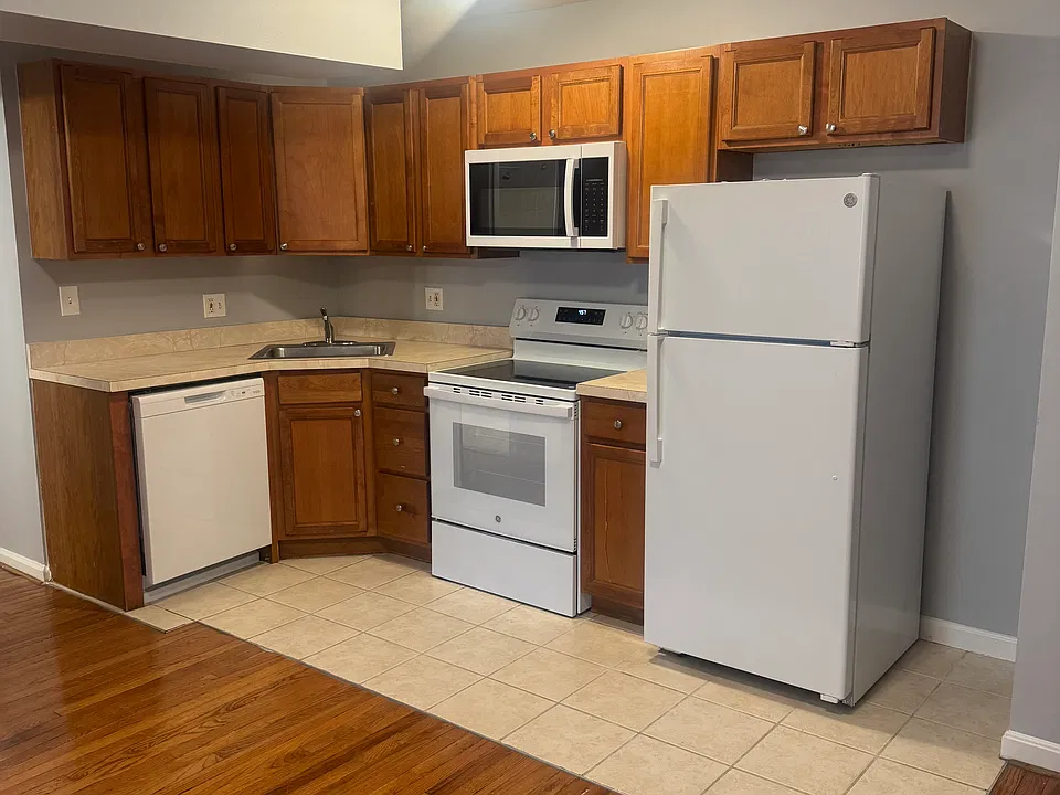 612 Eastern Ave NE #103