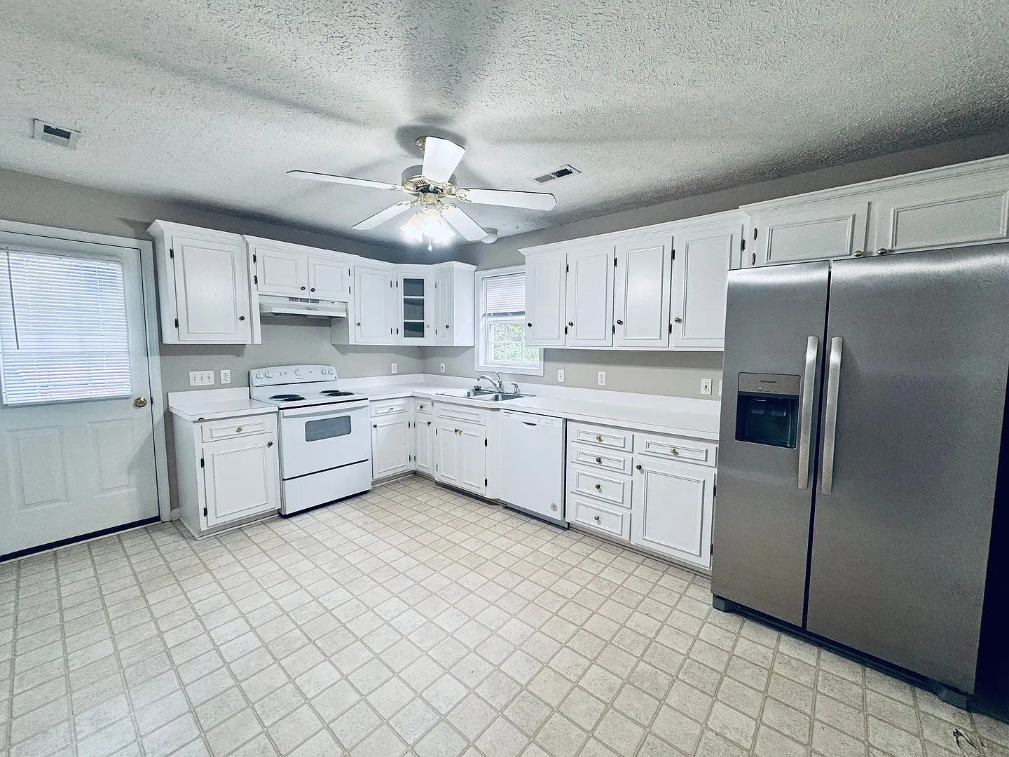One Level Living in Bedford — Photo 3