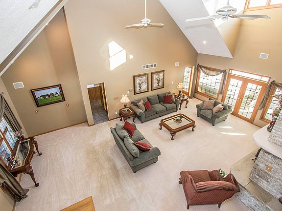 3rd image of 3698 East River Road
