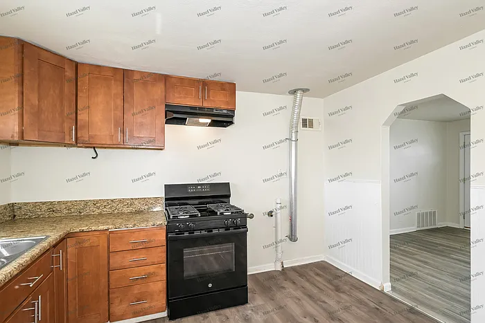 9528 Ridge Ave — Photo 5