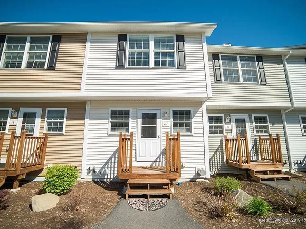 47 River Village Dr, Milford, ME 04461