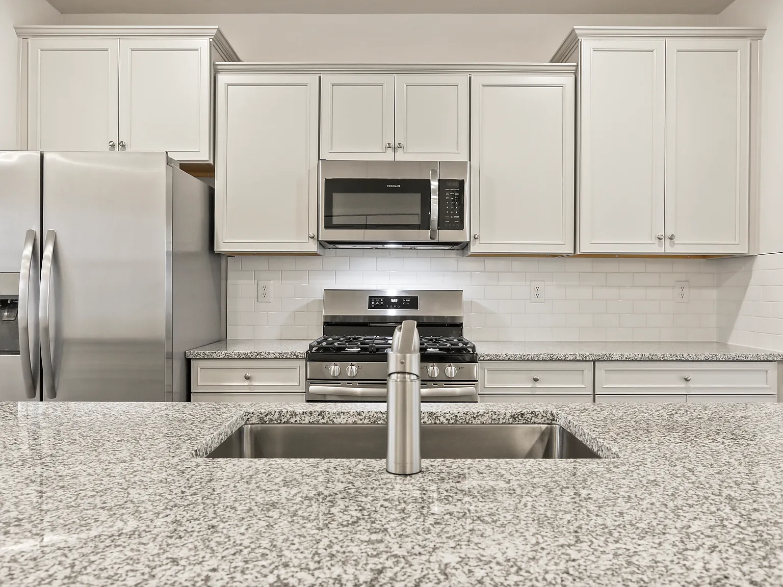 3 bed, 2087 sqft, $2,900 — Photo 4