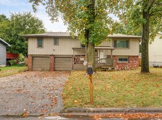 910 E Rosebrier St, Springfield, MO 65807