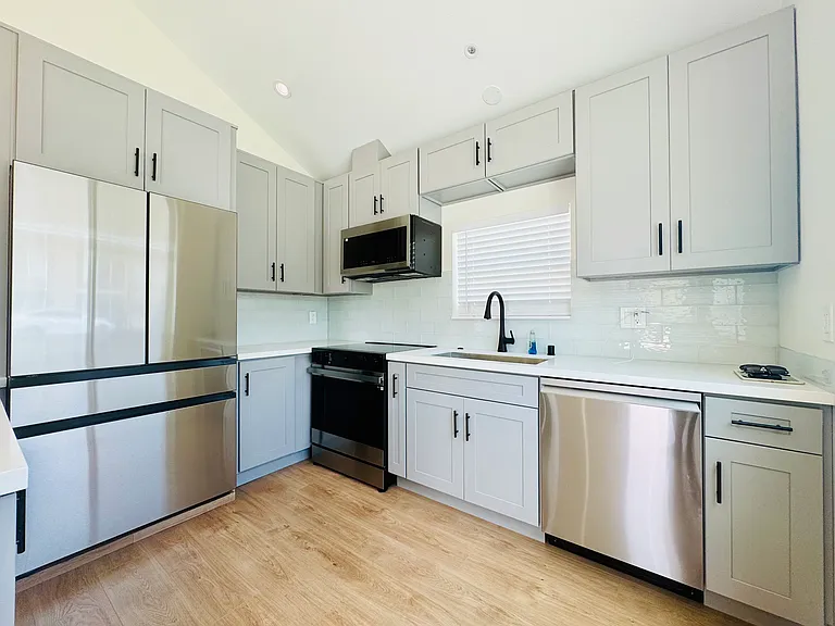 165 Tulip Ln #103 — Photo 9