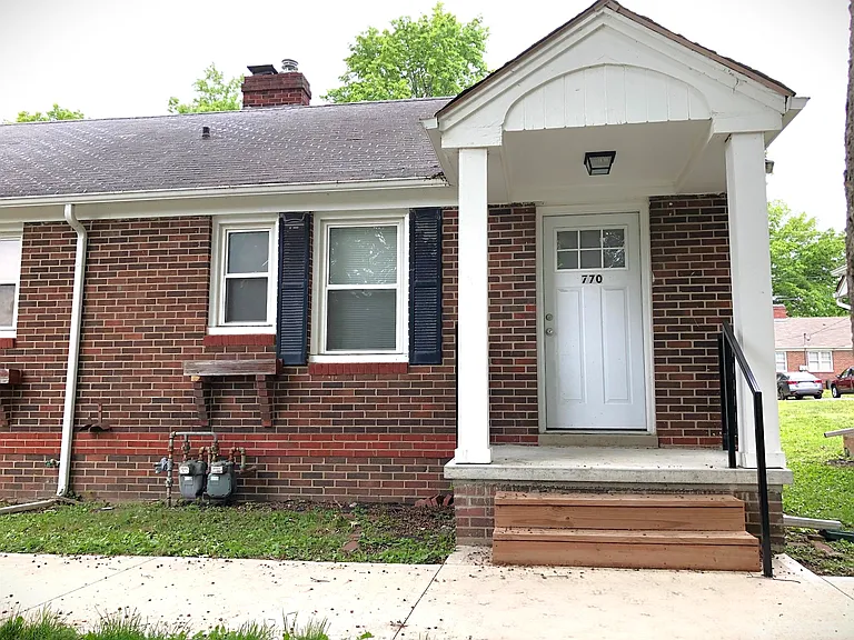 619 N Broadway, front entrance