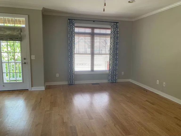 2132 Saranac Ct — Photo 9