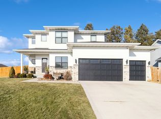 1014 Evans View Dr, Adel, IA 50003