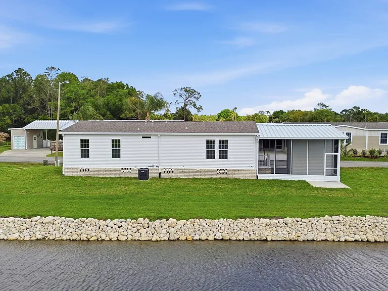 Royal Palm Village — Photo 43
