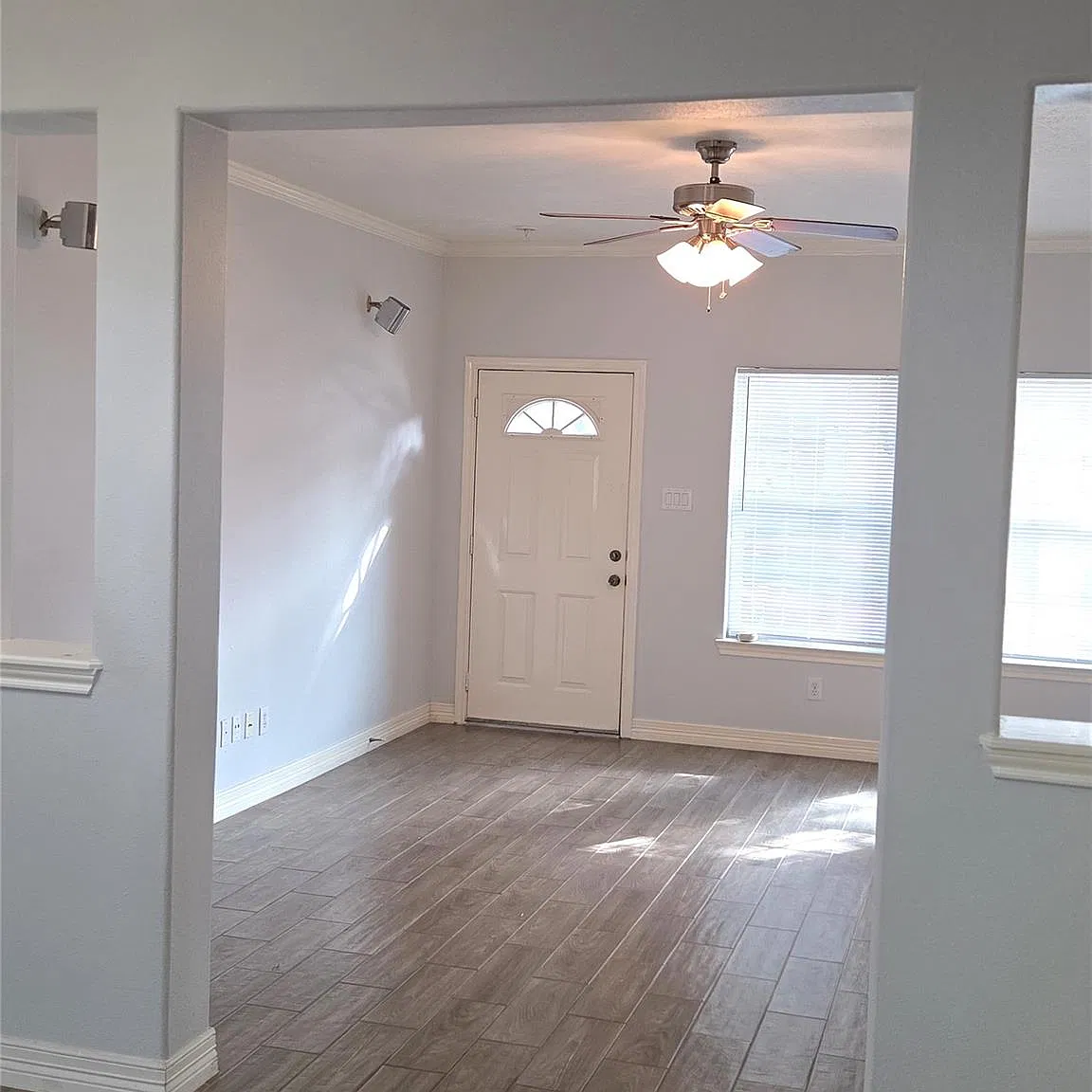 2 bed, 2.0 bath, 1350 sqft, $1,900 — Photo 2