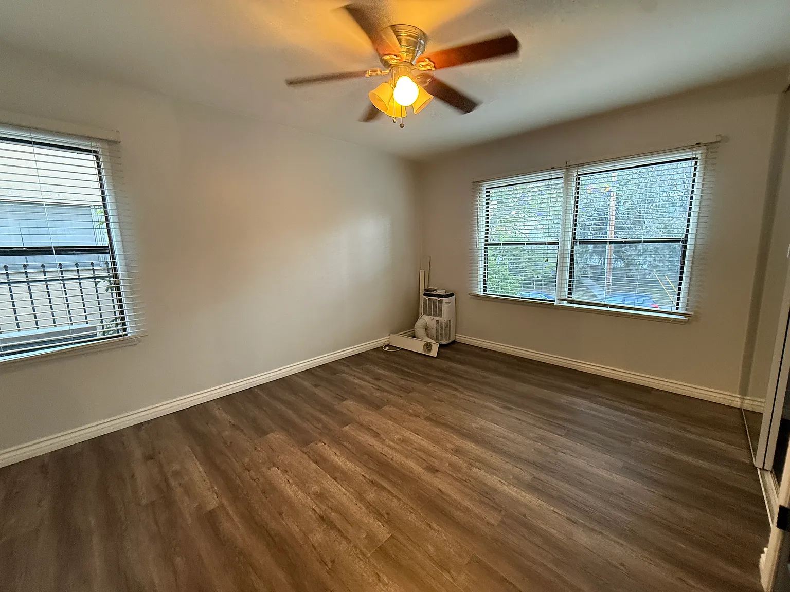 2 bed, 1.5 bath, 875 sqft, $3,195 — Photo 3