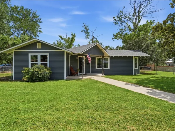 733 E Krezdorn St, Seguin, TX 78155