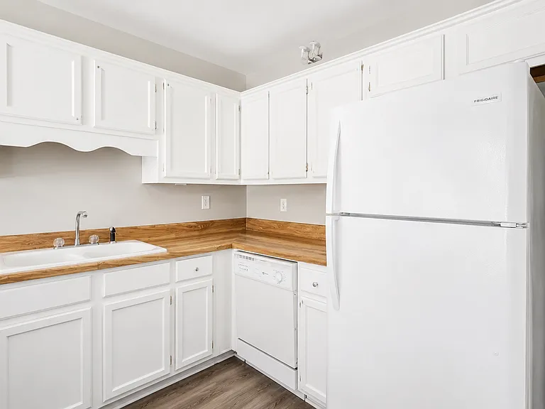 8124 Stonebrook Dr #1 — Photo 2