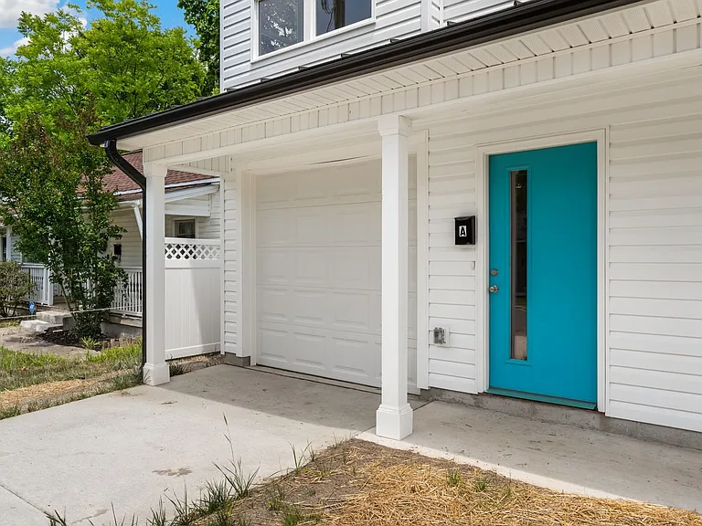 711 Gerard St #A — Photo 2