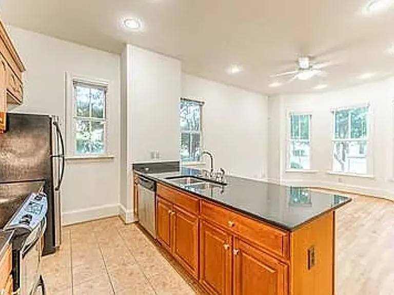 1422 W Cary St — Photo 4