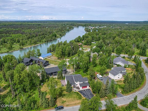 5th image of 261 River Watch Dr