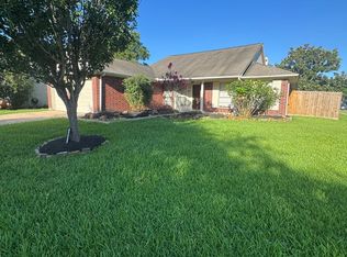 1002 Abbott Dr, Pearland, TX 77584