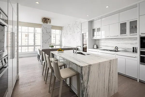 Sold by Extell Marketing Group | media 4