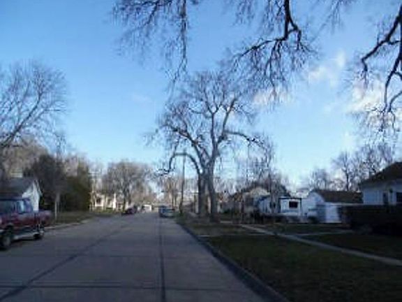 Exterior Neighborhood (street photo)