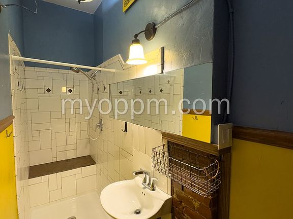 4th image of 1146 S 32nd St #1146/102