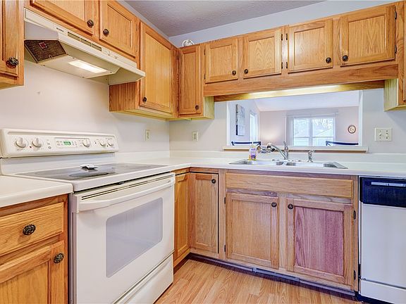 3rd image of 155 Vin Gate Dr