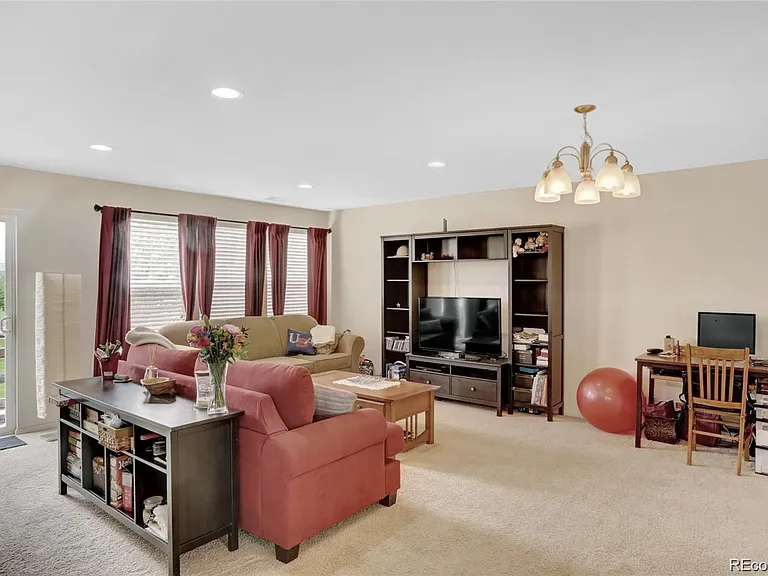 414 Smith Cir — Photo 5