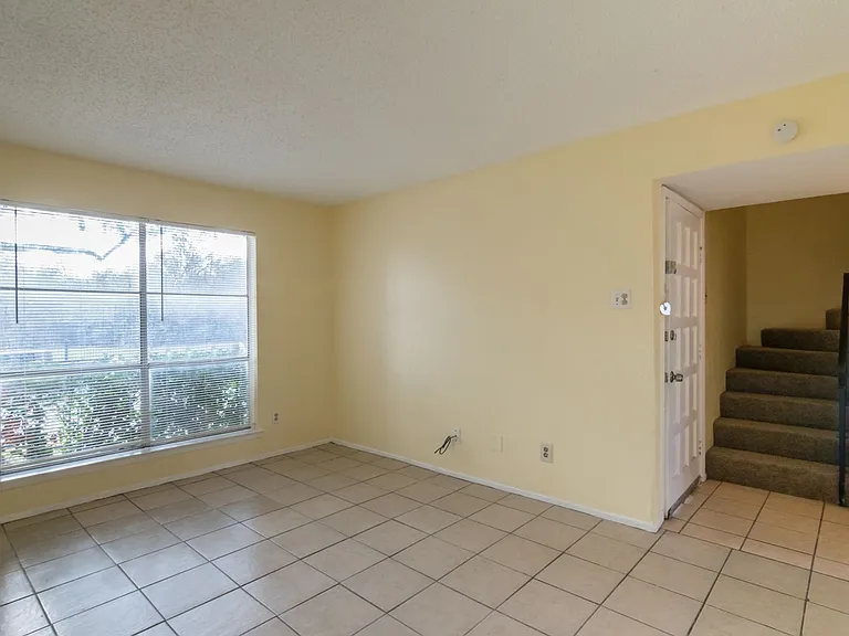 439 Valley Park Dr — Photo 4