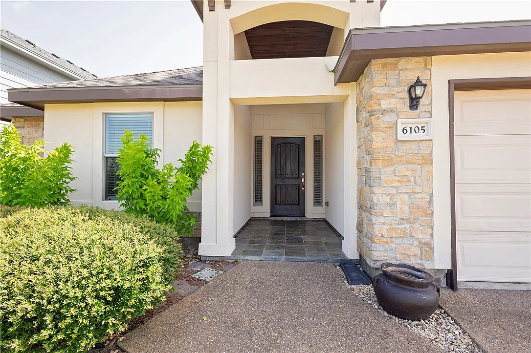 3 bed, 2.0 bath, 1586 sqft, $2,250 — Photo 2