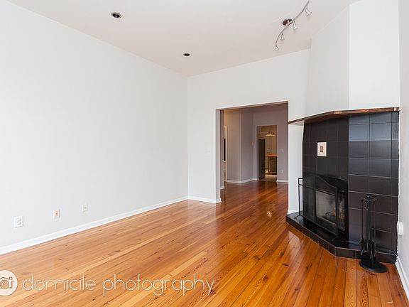 3rd image of 2204 N Clybourn Ave #3