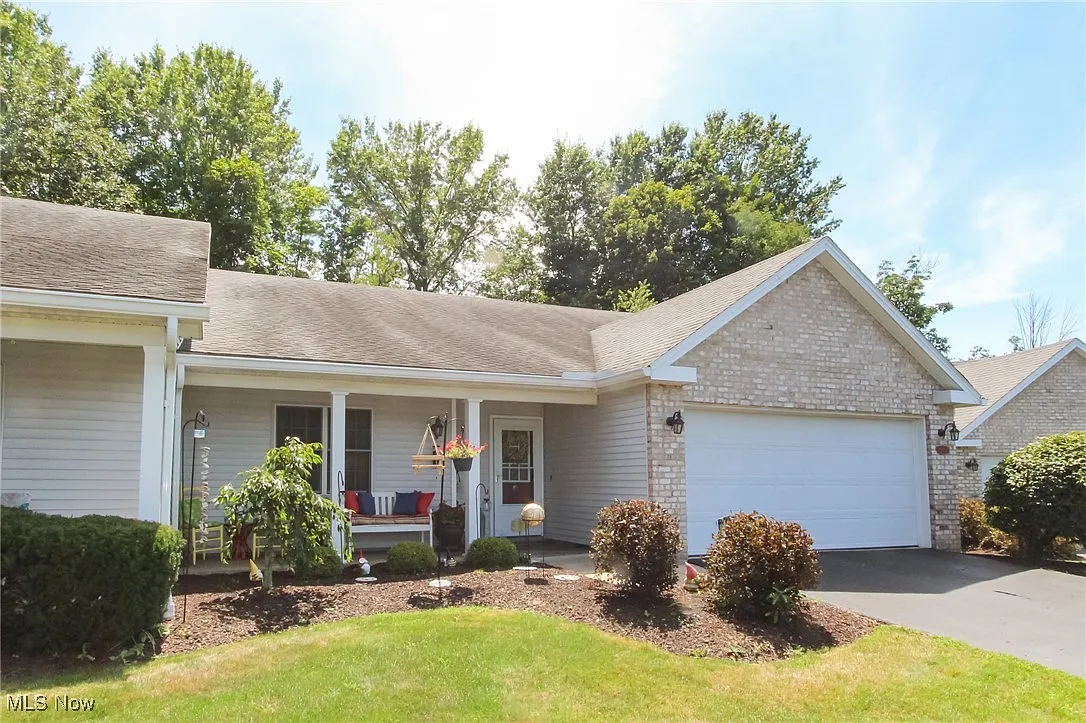 802 Woodfield Ct Unit B photo 1