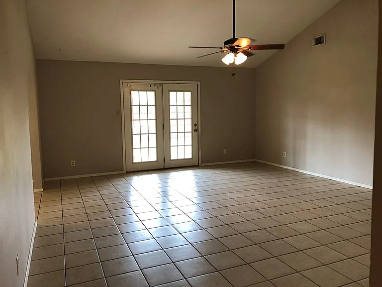 3869 Honeysuckle Ln — Photo 3