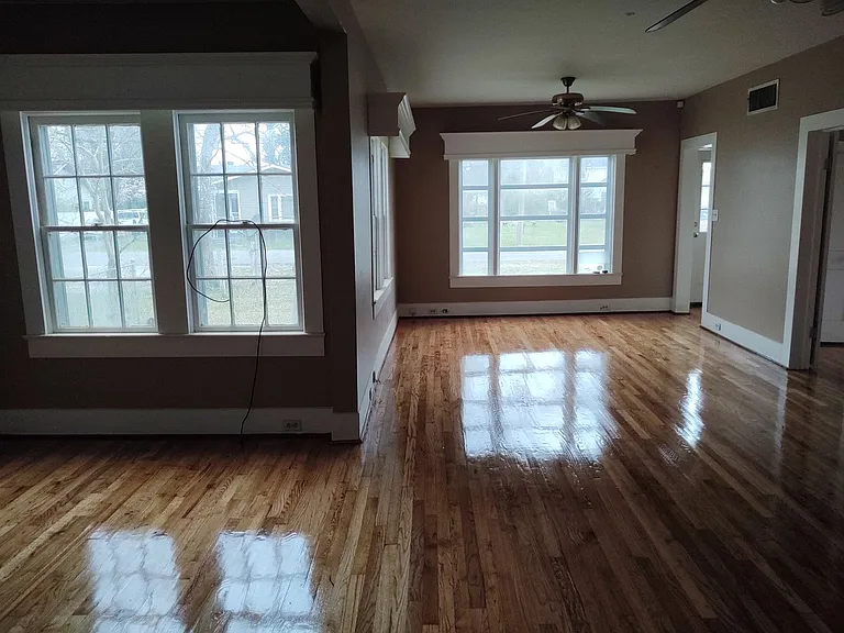 303 S Guegnon St — Photo 10