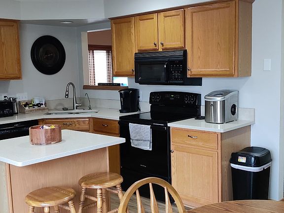 2nd image of 3225 Blueberry Ln