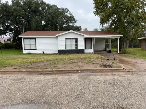 107 Nueva Dr, Brady, TX 76825
