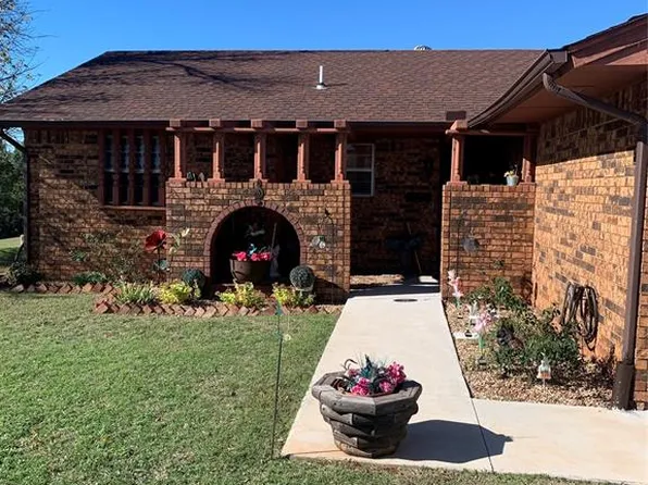 102 Sugar Creek Dr, Binger, OK 73009