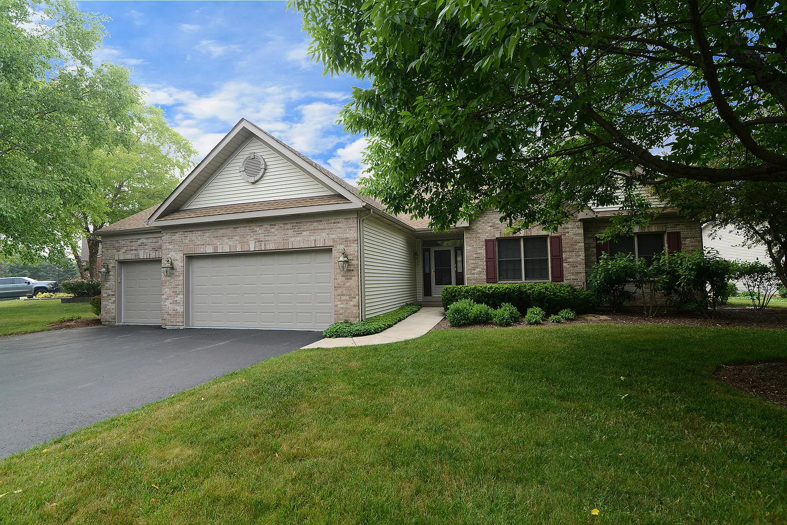 850 Woodland Dr photo 1