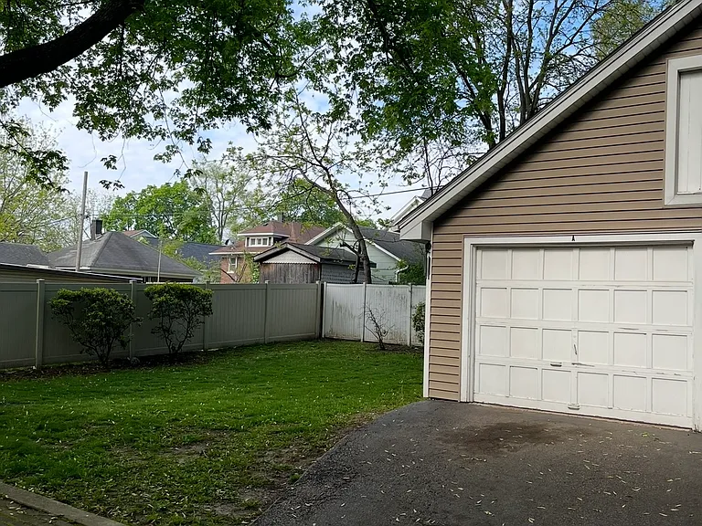 516 Hendee St #A — Photo 3