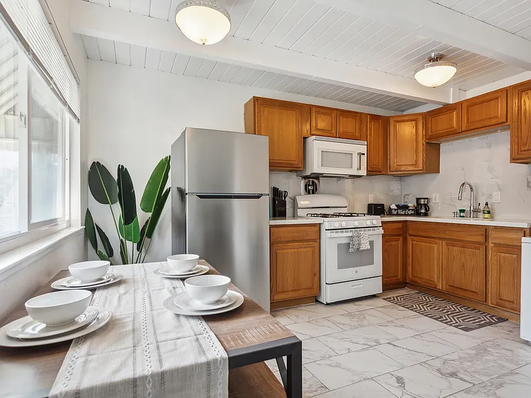 2312 Bonar St #C — Photo 15