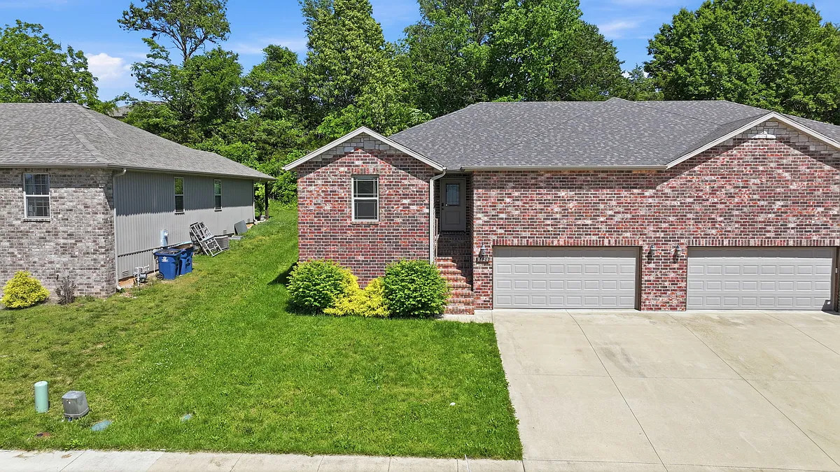 Building Photo - 1420 S Treetop Ct