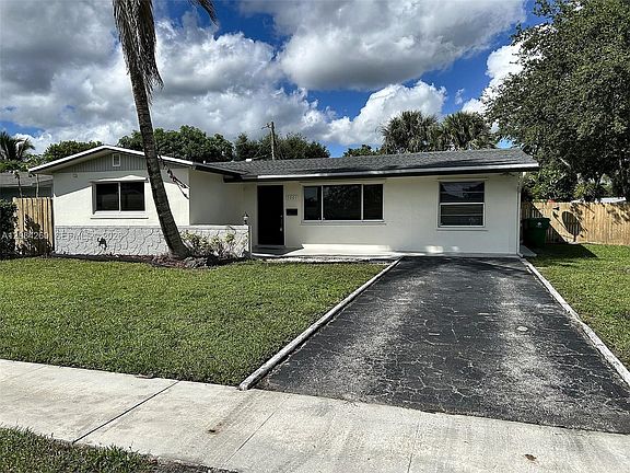 4th image of 5001 SW 94th Way