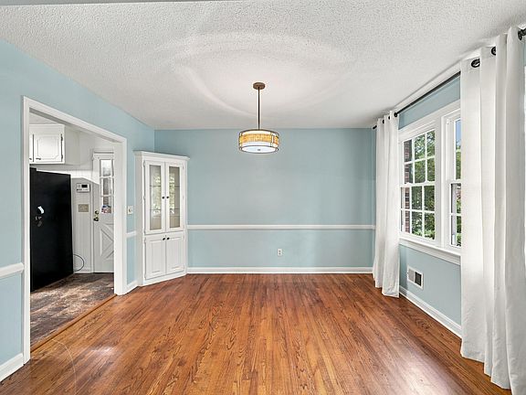 5th image of 807 Walters Ln