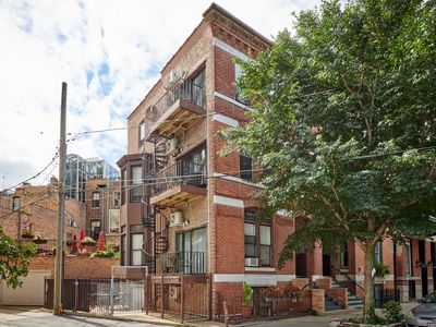 213 W Wisconsin St, Chicago, IL, 60614