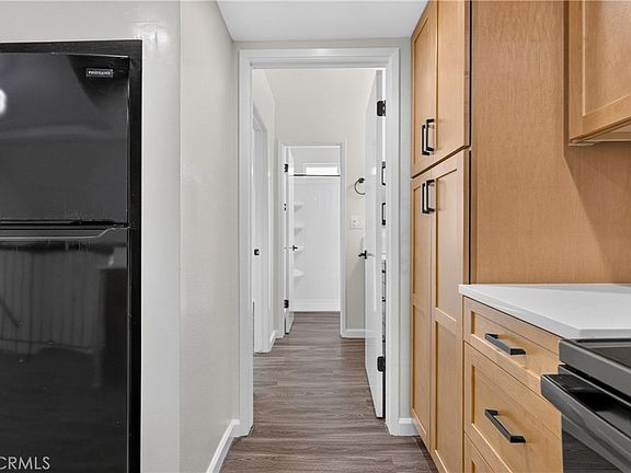 5th image of 648 Coronado Ave